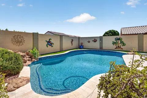 Exterior - 337 E Sherri Dr, Gilbert, AZ 85296 photo 6 of 8