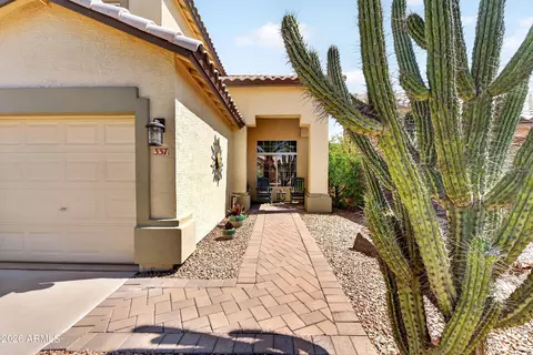 Exterior - 337 E Sherri Dr, Gilbert, AZ 85296 photo 2 of 8