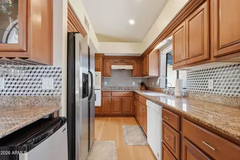 Kitchen - 4713 E Monte Way, Phoenix, AZ 85044 photo 2 of 4