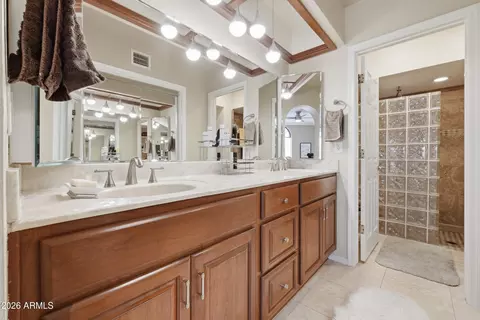 Bath - 4713 E Monte Way, Phoenix, AZ 85044 photo 2 of 7