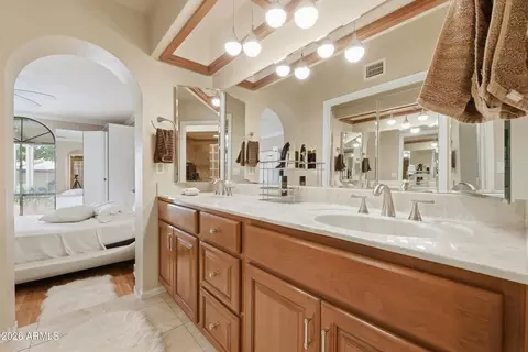 Bath - 4713 E Monte Way, Phoenix, AZ 85044 photo 5 of 7