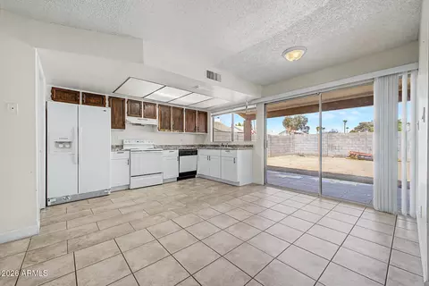 Kitchen - 4447 N 77th Dr, Phoenix, AZ 85033 photo 1 of 5