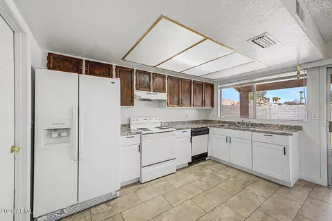 Kitchen - 4447 N 77th Dr, Phoenix, AZ 85033 photo 2 of 5