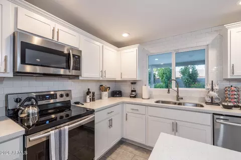 Kitchen - 3726 E Winchcomb Dr, Phoenix, AZ 85032 photo 3 of 4
