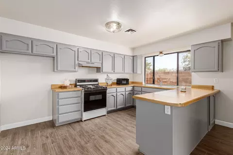 Kitchen - 9641 N 13th Ave, Phoenix, AZ 85021 photo 2 of 3