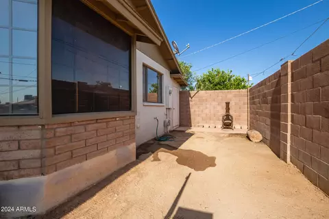 Exterior - 9641 N 13th Ave, Phoenix, AZ 85021 photo 2 of 4