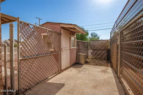 Exterior - 9641 N 13th Ave, Phoenix, AZ 85021 photo 3 of 4