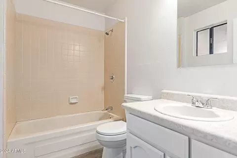 Bath - 9641 N 13th Ave, Phoenix, AZ 85021 photo 2 of 2