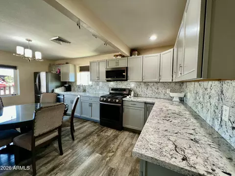 Kitchen - 662 N Ironwood Dr, Apache Junction, AZ 85120 photo 4 of 4