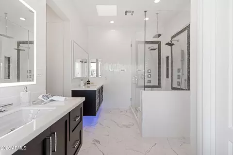 Bath - 1455 W Heather Ave, Gilbert, AZ 85233 photo 2 of 9