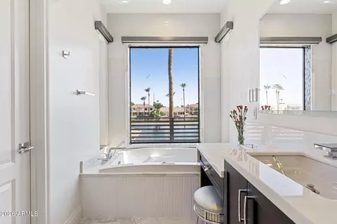 Bath - 1455 W Heather Ave, Gilbert, AZ 85233 photo 4 of 9