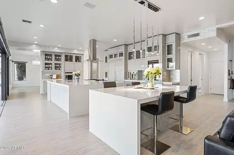Kitchen - 1455 W Heather Ave, Gilbert, AZ 85233 photo 7 of 8