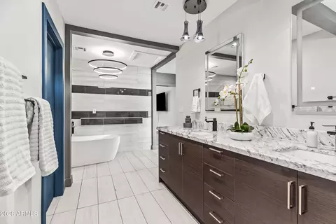 Bath - 711 W Northern Ave, Phoenix, AZ 85021 photo 2 of 3