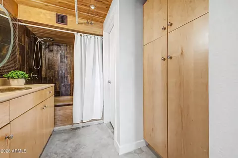 Bath - 914 E Osborn Rd #417, Phoenix, AZ 85014 photo 2 of 3
