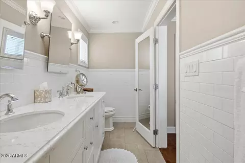 Bath - 4379 E Ludlow Dr, Phoenix, AZ 85032 photo 2 of 3