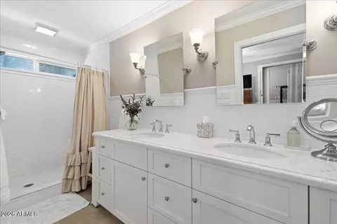 Bath - 4379 E Ludlow Dr, Phoenix, AZ 85032 photo 1 of 3