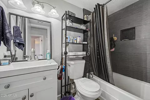 Bath - 4630 E Pueblo Ave, Phoenix, AZ 85040 photo 1 of 1