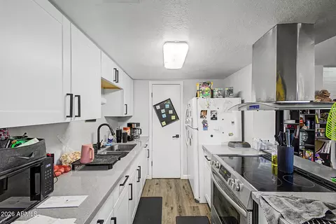 Kitchen - 4630 E Pueblo Ave, Phoenix, AZ 85040 photo 2 of 4