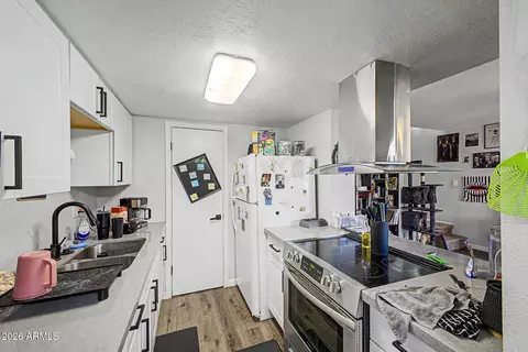 Kitchen - 4630 E Pueblo Ave, Phoenix, AZ 85040 photo 3 of 4