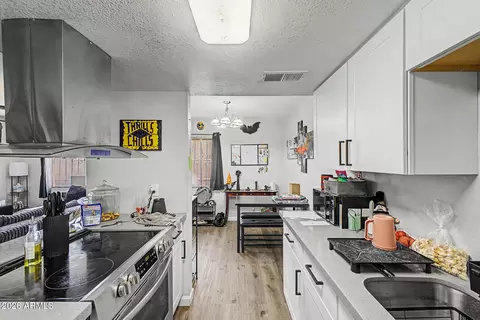 Kitchen - 4630 E Pueblo Ave, Phoenix, AZ 85040 photo 4 of 4