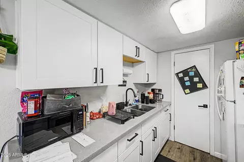 Kitchen - 4630 E Pueblo Ave, Phoenix, AZ 85040 photo 1 of 4