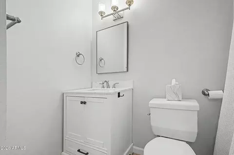 Bath - 721 E Montebello Ave #210, Phoenix, AZ 85014 photo 3 of 3