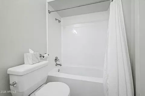 Bath - 721 E Montebello Ave #210, Phoenix, AZ 85014 photo 2 of 3