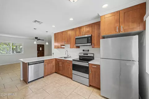 Kitchen - 721 E Montebello Ave #210, Phoenix, AZ 85014 photo 2 of 2