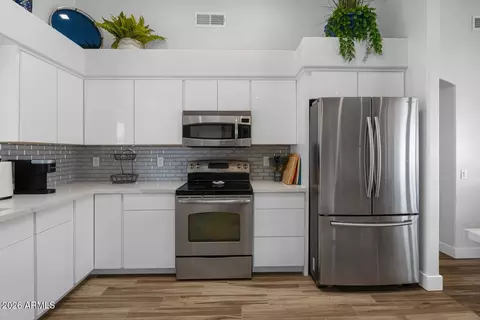 Kitchen - 35522 N 11th Ave, Phoenix, AZ 85086 photo 4 of 4