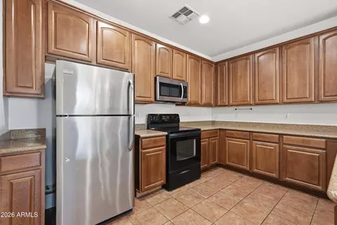 Kitchen - 5856 E Holmes Ave, Mesa, AZ 85206 photo 2 of 5