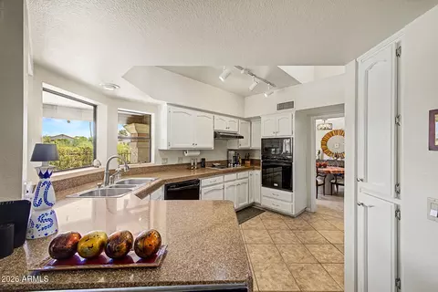 Kitchen - 4718 E Monte Way, Phoenix, AZ 85044 photo 1 of 4
