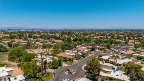View/Area - 4718 E Monte Way, Phoenix, AZ 85044 photo 5 of 9