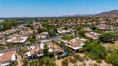 View/Area - 4718 E Monte Way, Phoenix, AZ 85044 photo 2 of 9