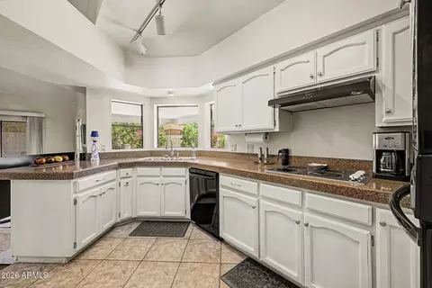 Kitchen - 4718 E Monte Way, Phoenix, AZ 85044 photo 2 of 4