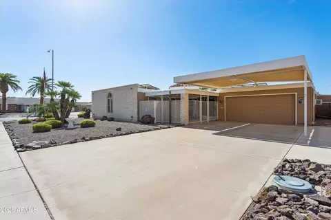 9201 W Elkhorn Dr, Sun City, AZ 85351