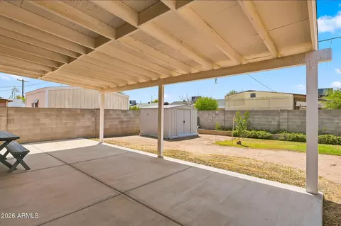 Exterior - 7015 W Wolf St, Phoenix, AZ 85033 photo 5 of 7