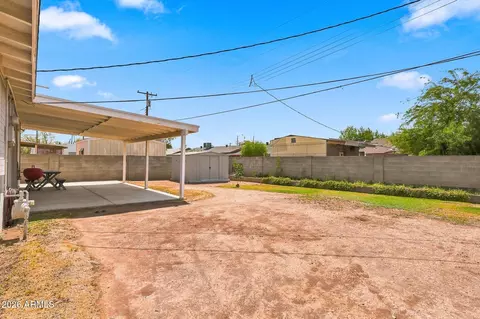 Exterior - 7015 W Wolf St, Phoenix, AZ 85033 photo 6 of 7