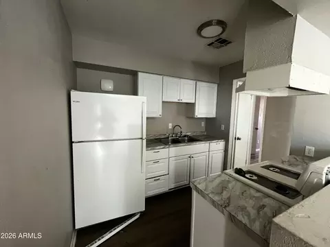 Kitchen - 7301 W Heatherbrae Dr, Phoenix, AZ 85033 photo 1 of 1