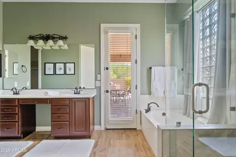Bath - 4315 E Knudsen Dr, Phoenix, AZ 85050 photo 3 of 4