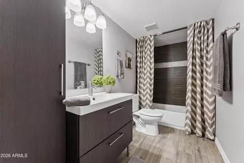 Bath - 2915 E Beryl Ave, Phoenix, AZ 85028 photo 2 of 2