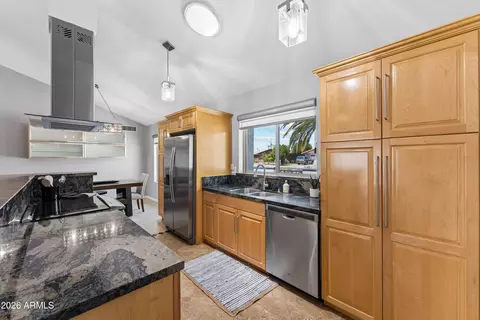 Kitchen - 2915 E Beryl Ave, Phoenix, AZ 85028 photo 3 of 4