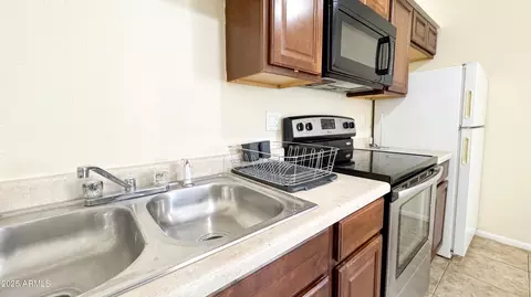 Kitchen - 8939 N 8th St, Phoenix, AZ 85020 photo 3 of 5