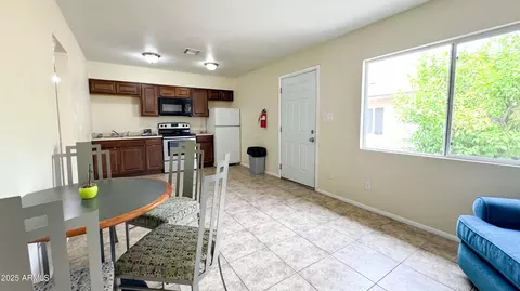 Dining - 8939 N 8th St, Phoenix, AZ 85020 photo 2 of 5