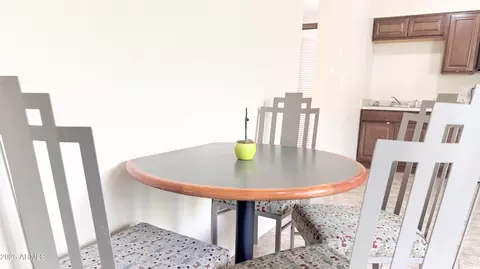 Dining - 8939 N 8th St, Phoenix, AZ 85020 photo 4 of 5