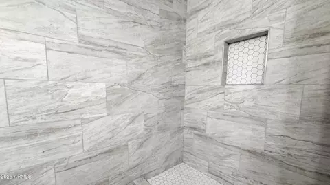 Bath - 8939 N 8th St, Phoenix, AZ 85020 photo 7 of 7