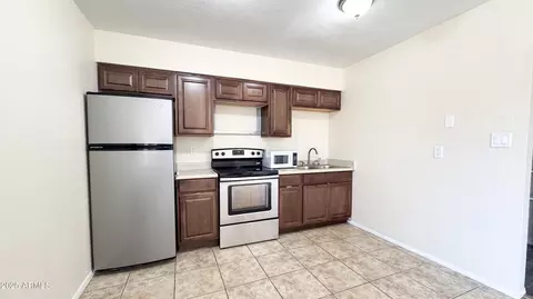 Kitchen - 8939 N 8th St, Phoenix, AZ 85020 photo 4 of 5