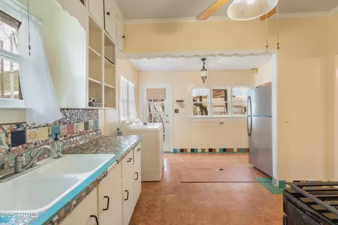 Kitchen - 60 Black Knob Vw, Bisbee, AZ 85603 photo 2 of 3