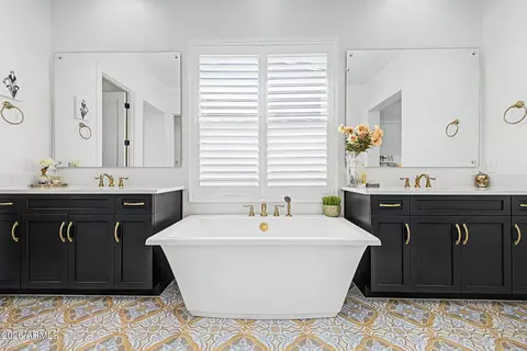 Bath - 3534 E Sagebrush St, Gilbert, AZ 85296 photo 3 of 6