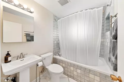 Bath - 1202 E Northview Ave, Phoenix, AZ 85020 photo 2 of 2