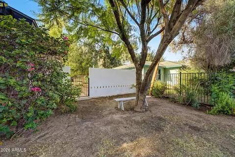Exterior - 530 E Rose Ln, Phoenix, AZ 85012 photo 2 of 20